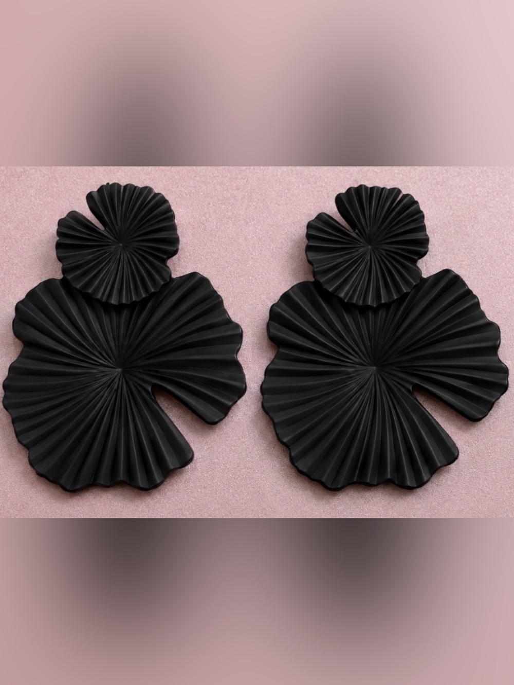 Anthropologie jewelry Stunning black hibiscus earrings Nwt - Picture 3 of 4